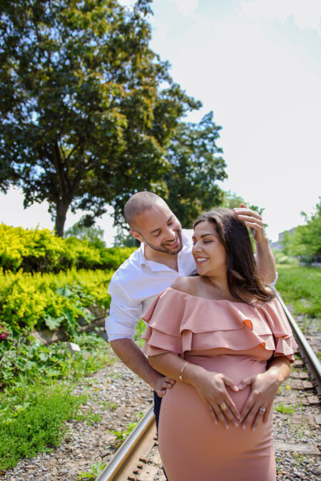 Professional Photographe couple, fiançailles, lifestyle photographer engagement, , anniversaire, Grossesse, Montreal, Laval Longueuil, price photograpy, prix photographie,