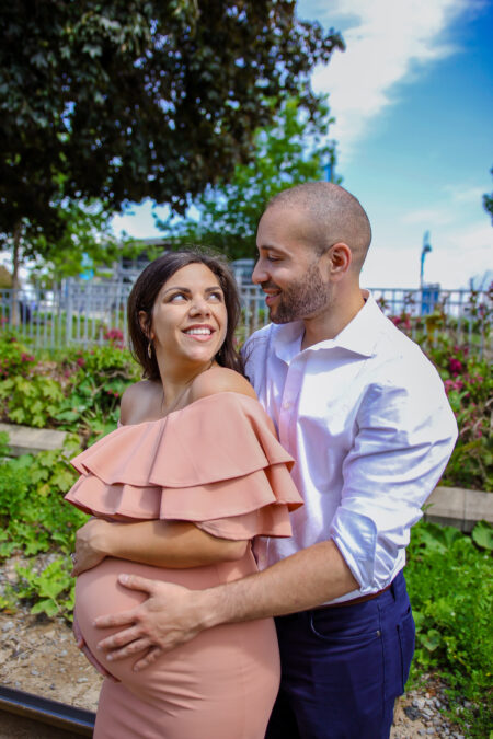 Professional Photographe couple, fiançailles, lifestyle photographer engagement, Grossesse, Montreal, Laval Longueuil, price photograpy, prix photographie,