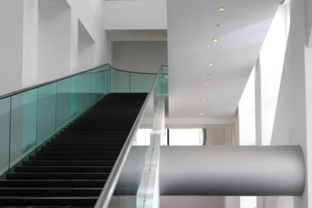 Photo d'escalier et de tuyauterie