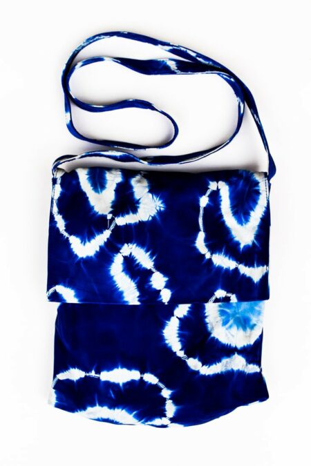 Photo d'un sac blanc et bleu