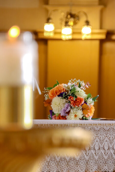 Photographe mariage civil, professional wedding photographer Montreal, Laval, Longueil, price photography, prix photographie,notaire, notary, palais de justice, courthouse marriage, salle reception, hall, room, celebrant, officiant, robe marie, bague, alliance, ring, celebration