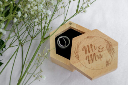 Photographe mariage civil, professional wedding photographer Montreal, Laval, Longueil, price photography, prix photographie,notaire, notary, palais de justice, courthouse marriage, salle reception, hall, room, celebrant, officiant, robe marie, bague, alliance, ring, celebration