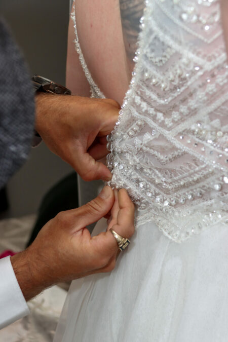 Photographe mariage civil, professional wedding photographer Montreal, Laval, Longueil, price photography, prix photographie,notaire, notary, palais de justice, courthouse marriage, salle reception, hall, room, celebrant, officiant, robe marie, bague, alliance, ring, celebration
