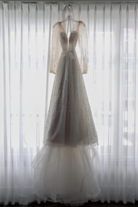 Photographe mariage civil, professional wedding photographer Montreal, Laval, Longueil, price photography, prix photographie,notaire, notary, palais de justice, courthouse marriage, salle reception, hall, room, celebrant, officiant, robe marie, bague, alliance, ring, celebration