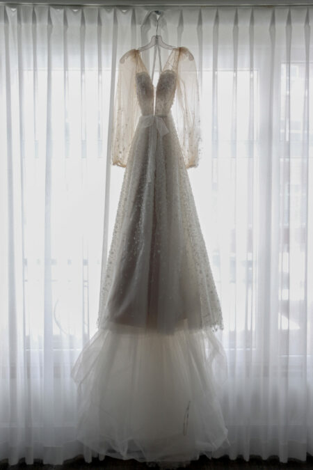 Photographe mariage civil, professional wedding photographer Montreal, Laval, Longueil, price photography, prix photographie,notaire, notary, palais de justice, courthouse marriage, salle reception, hall, room, celebrant, officiant, robe marie, bague, alliance, ring, celebration