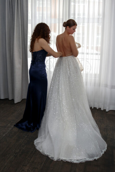 Photographe mariage civil, professional wedding photographer Montreal, Laval, Longueil, price photography, prix photographie,notaire, notary, palais de justice, courthouse marriage, salle reception, hall, room, celebrant, officiant, robe marie, bague, alliance, ring, celebration