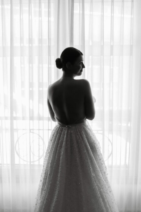 Photographe mariage civil, professional wedding photographer Montreal, Laval, Longueil, price photography, prix photographie,notaire, notary, palais de justice, courthouse marriage, salle reception, hall, room, celebrant, officiant, robe marie, bague, alliance, ring, celebration