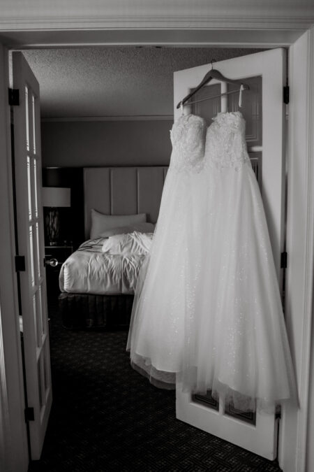 Photographe mariage civil, professional wedding photographer Montreal, Laval, Longueil, price photography, prix photographie,notaire, notary, palais de justice, courthouse marriage, salle reception, hall, room, celebrant, officiant, robe marie, bague, alliance, ring, celebration