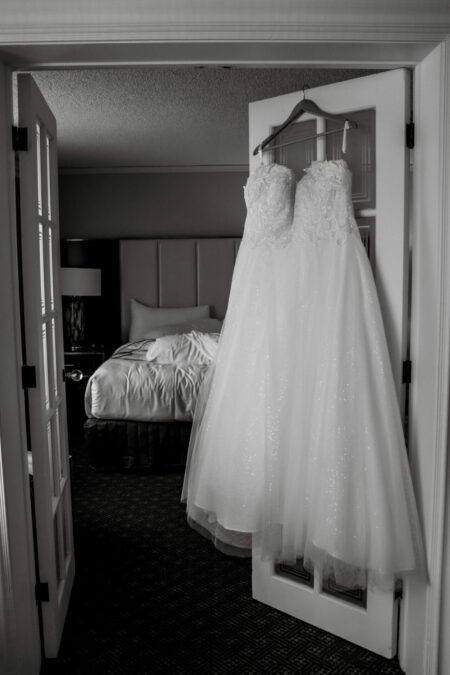 Photographe mariage civil, professional wedding photographer Montreal, Laval, Longueil, price photography, prix photographie,notaire, notary, palais de justice, courthouse marriage, salle reception, hall, room, celebrant, officiant, robe marie, bague, alliance, ring, celebration