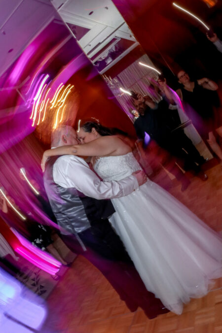Photographe mariage civil, professional wedding photographer Montreal, Laval, Longueil, price photography, prix photographie,notaire, notary, palais de justice, courthouse marriage, salle reception, hall, room, celebrant, officiant, robe marie, bague, alliance, ring, celebration