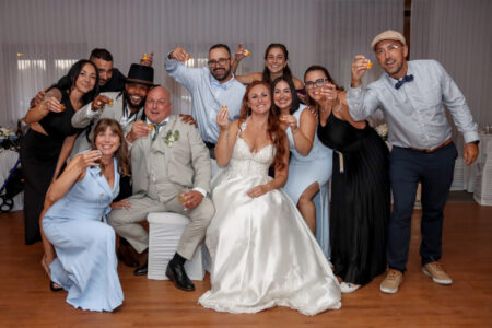 Photographe mariage civil, professional wedding photographer Montreal, Laval, Longueil, price photography, prix photographie,notaire, notary, palais de justice, courthouse marriage, salle reception, hall, room, celebrant, officiant, robe marie, bague, alliance, ring, celebration