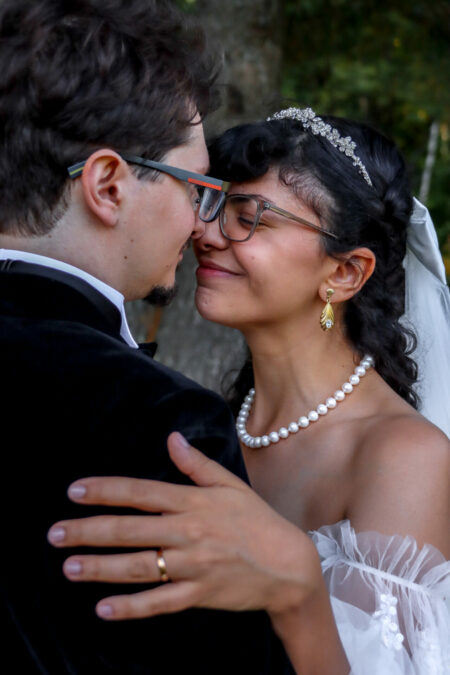 Photographe mariage civil, professional wedding photographer Montreal, Laval, Longueil, price photography, prix photographie,notaire, notary, palais de justice, courthouse marriage, salle reception, hall, room, celebrant, officiant, robe marie, bague, alliance, ring, celebration