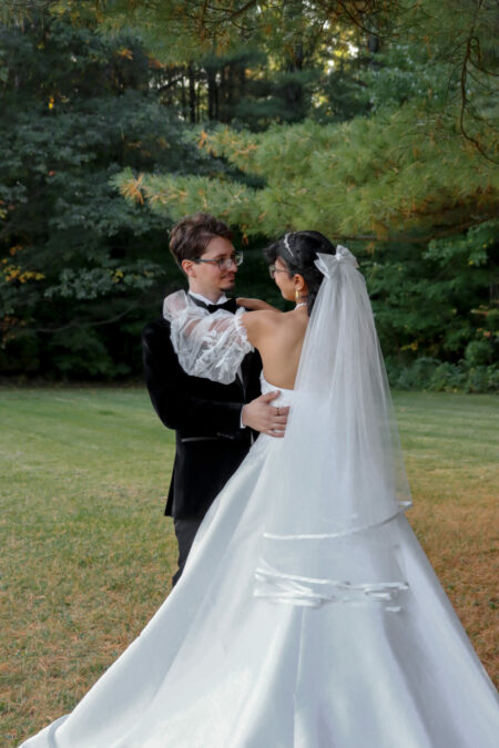 Photographe mariage civil, professional wedding photographer Montreal, Laval, Longueil, price photography, prix photographie,notaire, notary, palais de justice, courthouse marriage, salle reception, hall, room, celebrant, officiant, robe marie, bague, alliance, ring, celebration