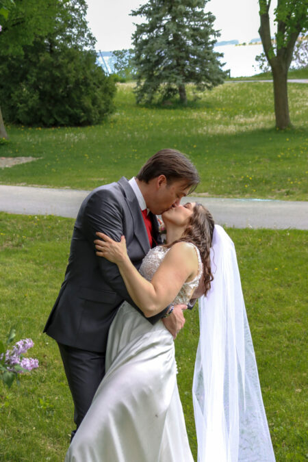 Photographe mariage civil, professional wedding photographer Montreal, Laval, Longueil, price photography, prix photographie,notaire, notary, palais de justice, courthouse marriage, salle reception, hall, room, celebrant, officiant, robe marie, bague, alliance, ring, celebration
