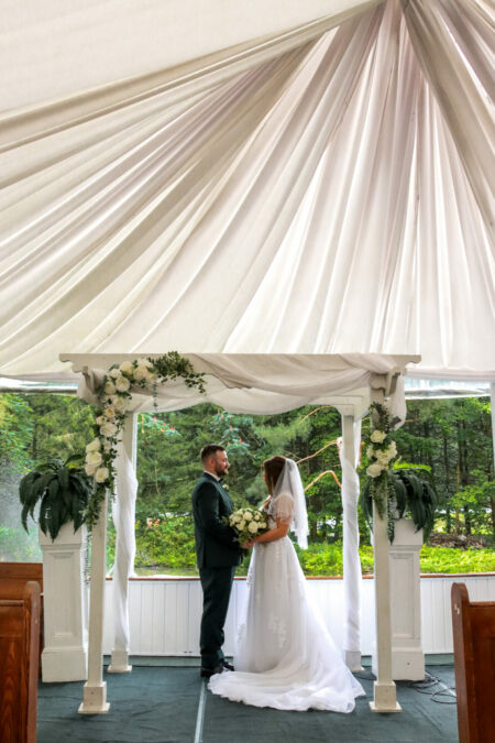 Photographe mariage civil, professional wedding photographer Montreal, Laval, Longueil, price photography, prix photographie,notaire, notary, palais de justice, courthouse marriage, salle reception, hall, room, celebrant, officiant, robe marie, bague, alliance, ring, celebration