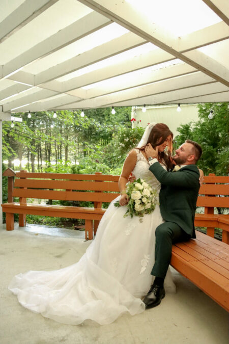 Photographe mariage civil, professional wedding photographer Montreal, Laval, Longueil, price photography, prix photographie,notaire, notary, palais de justice, courthouse marriage, salle reception, hall, room, celebrant, officiant, robe marie, bague, alliance, ring, celebration