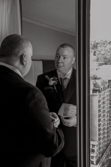 Photographe mariage civil, professional wedding photographer Montreal, Laval, Longueil, price photography, prix photographie,notaire, notary, palais de justice, courthouse marriage, salle reception, hall, room, celebrant, officiant, robe marie, bague, alliance, ring, celebration